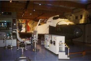 Aktionshalle mit Space Shuttle